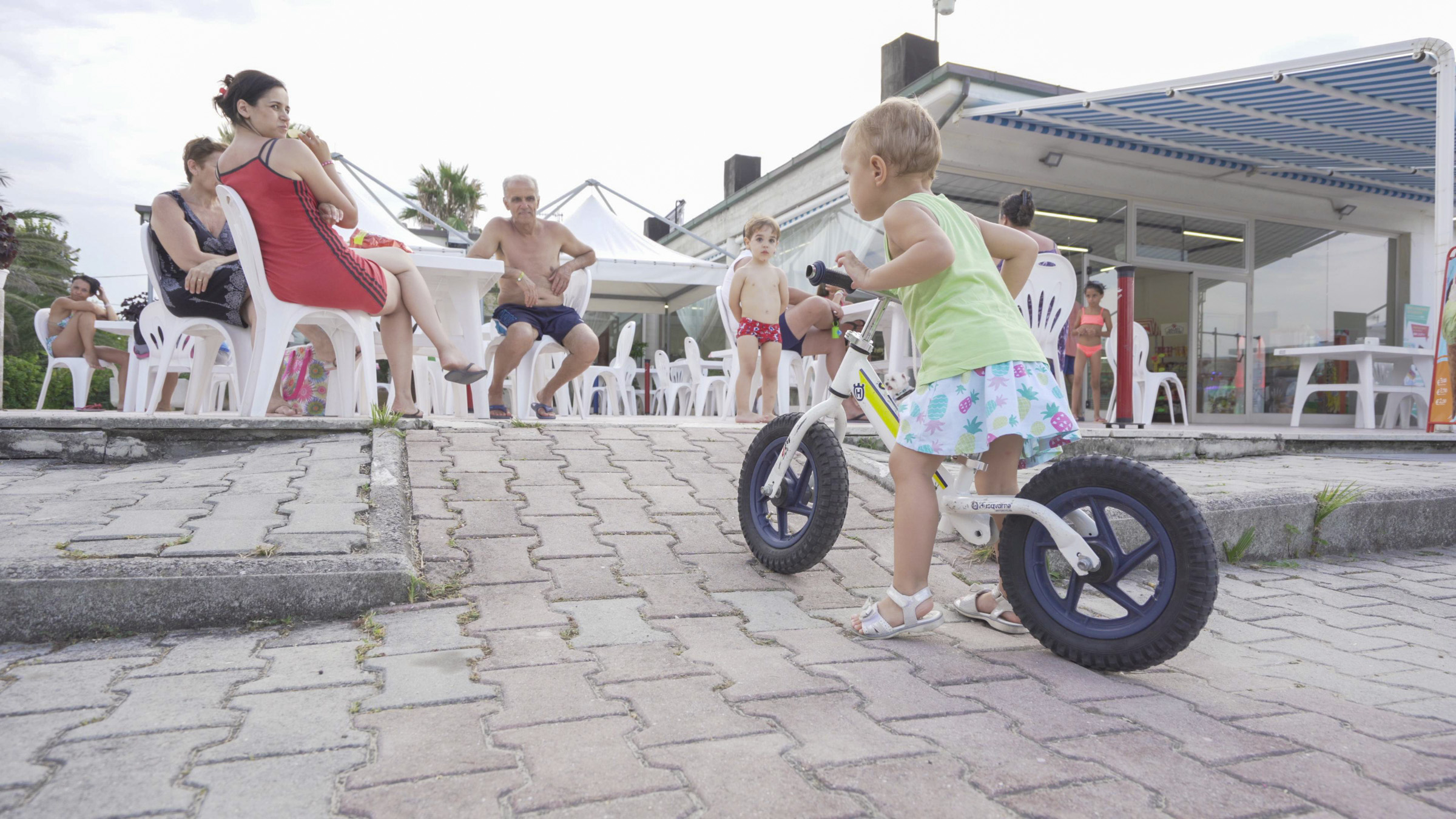 Un piccolo ospite divertito al Villaggio Europa di Roseto degli Abruzzi